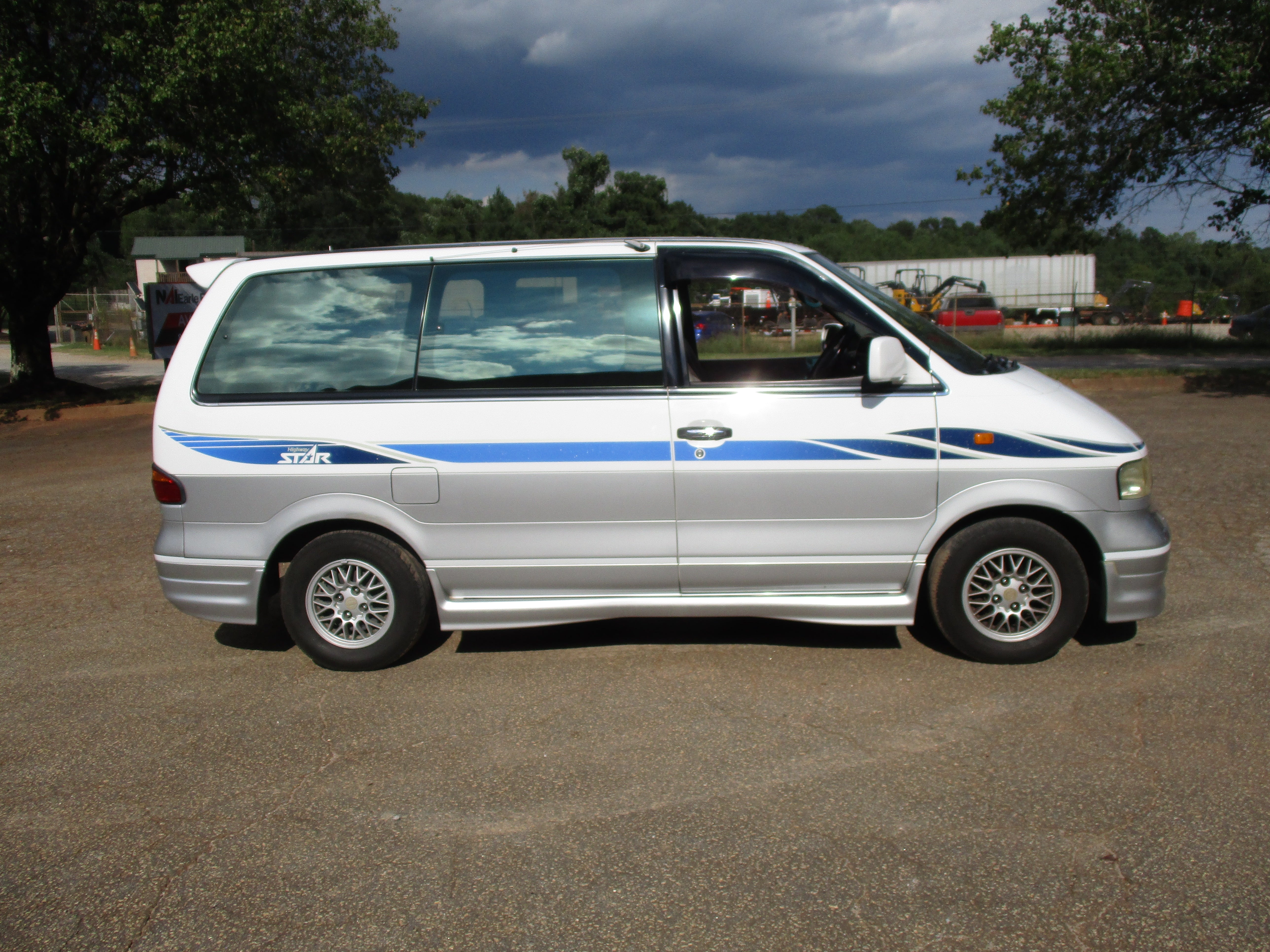 97 JDM Nissan Largo Autech Highway Star RHD Van