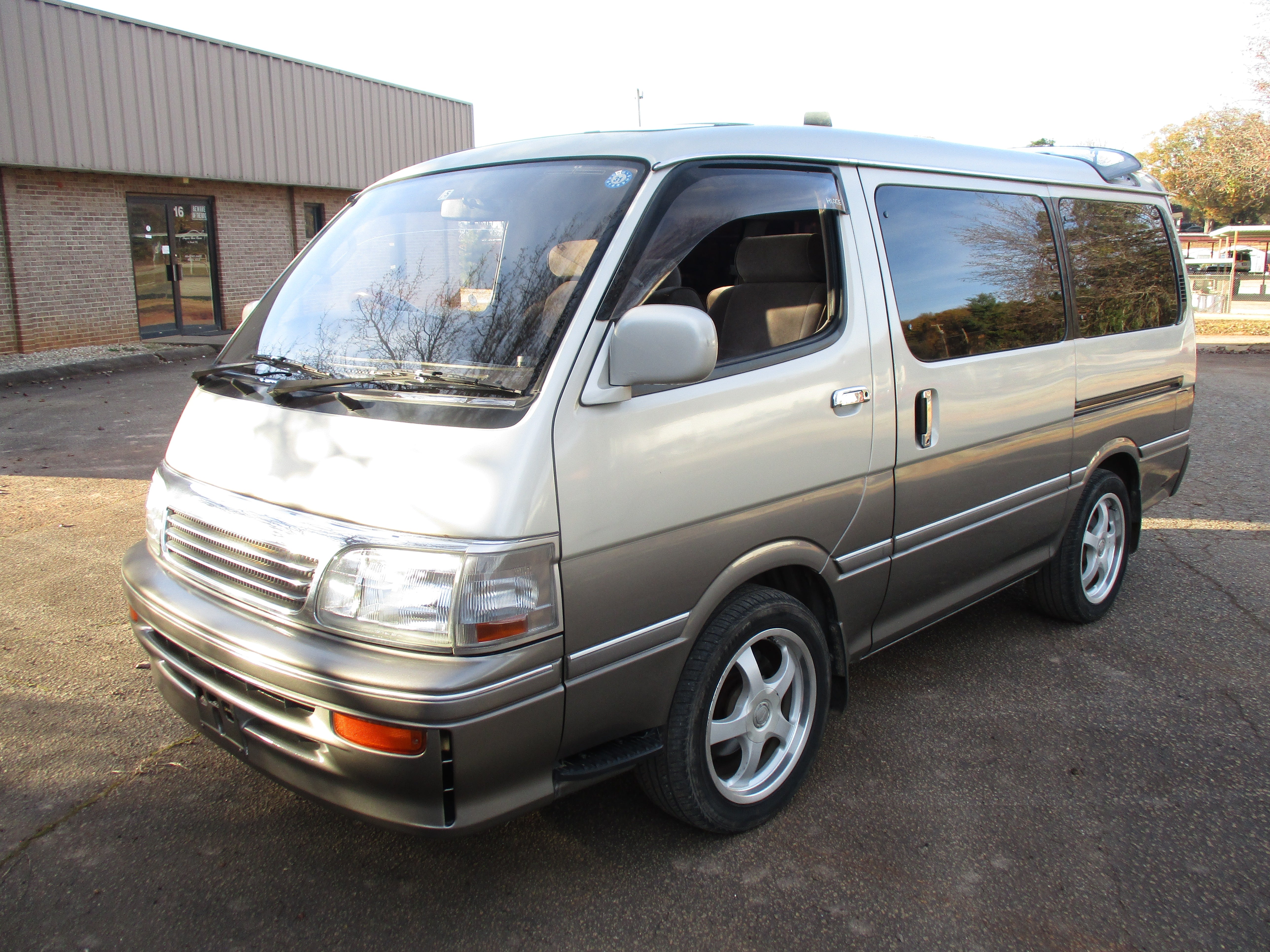 JDM 95 Toyota Hiace Super Custom Limited 2WD Gas Van